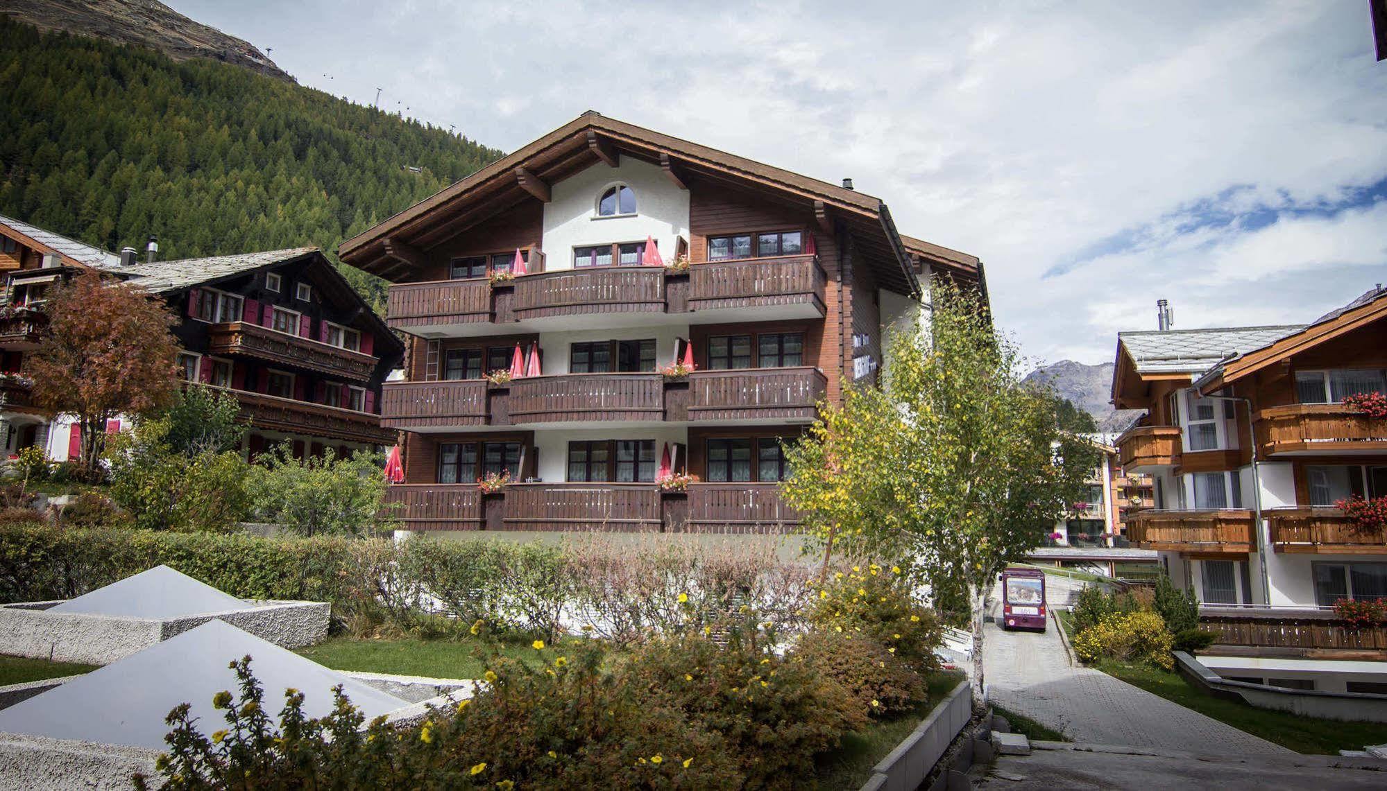 مبيت وإفطار Saas Fee Berghof Garni - The Dom Collection المظهر الخارجي الصورة