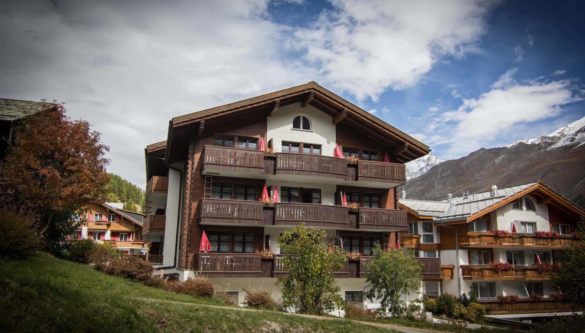 مبيت وإفطار Saas Fee Berghof Garni - The Dom Collection المظهر الخارجي الصورة